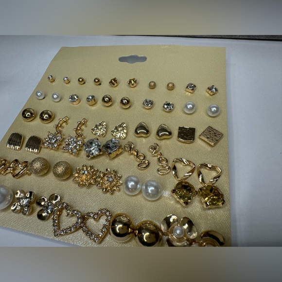 30pairs Flower & Heart Stud Earrings - Picture 5 of 6